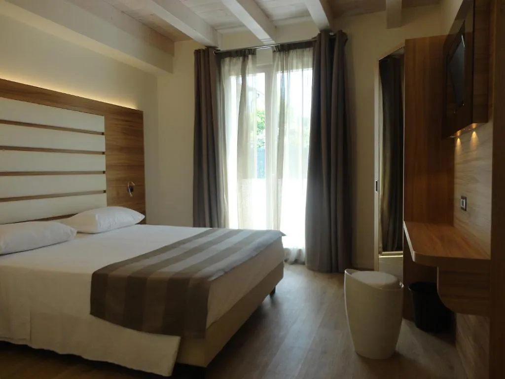 Bio Suites Pacinotti Bardolino 4*,